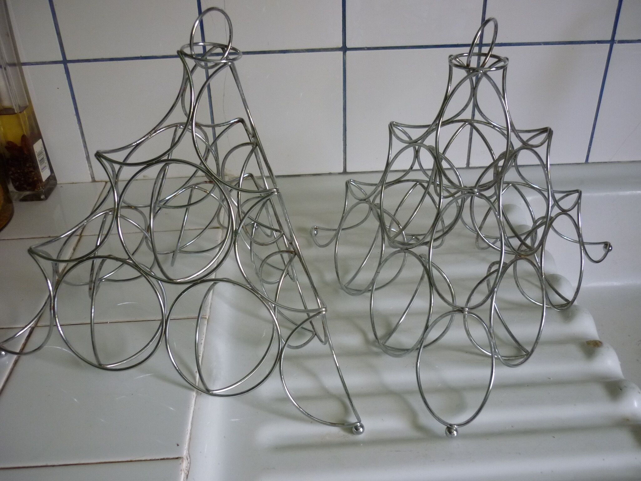 Door-fruit in metal wire