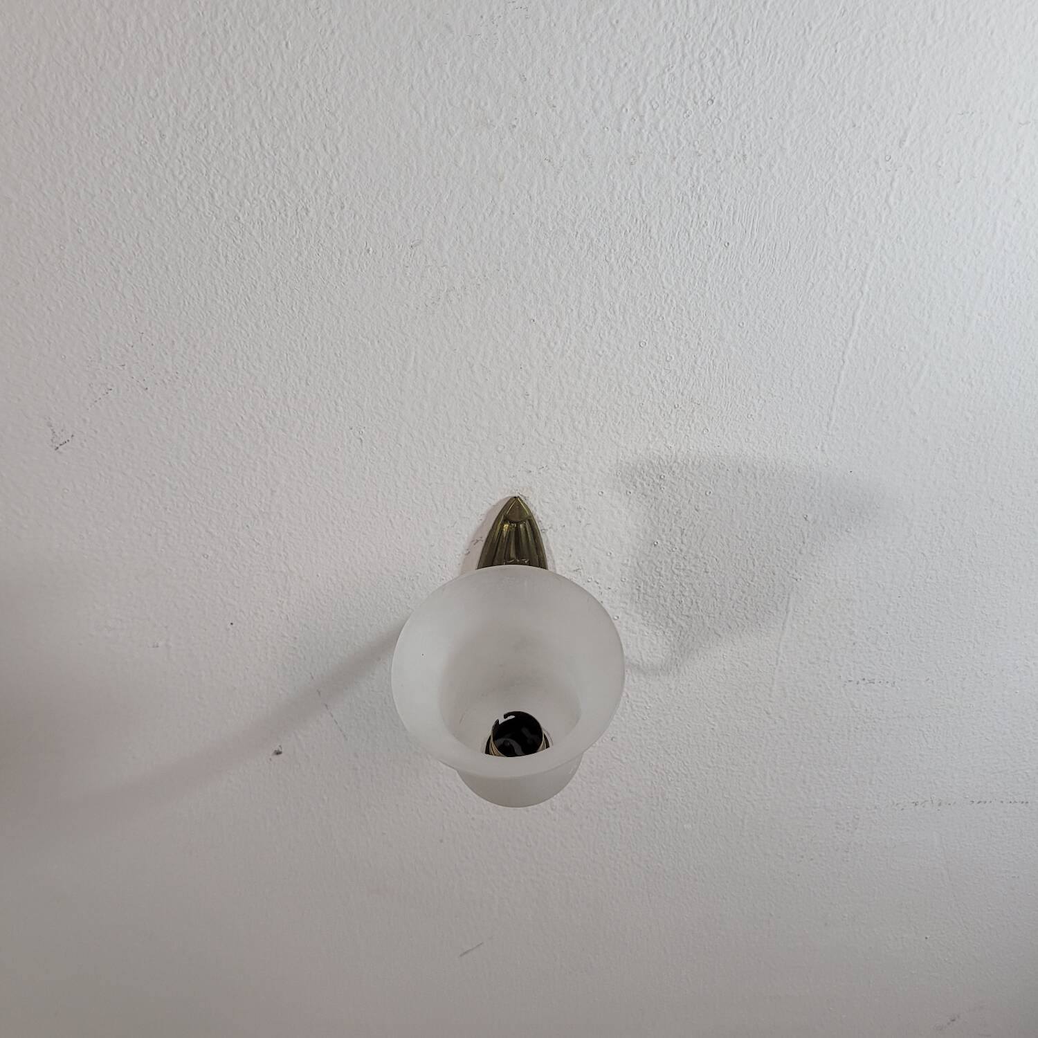 Vintage art deco wall light in opaline and brass