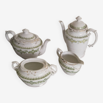 Tea and coffee service in English porcelain, green and gold