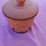 Terracotta storage pot for onion