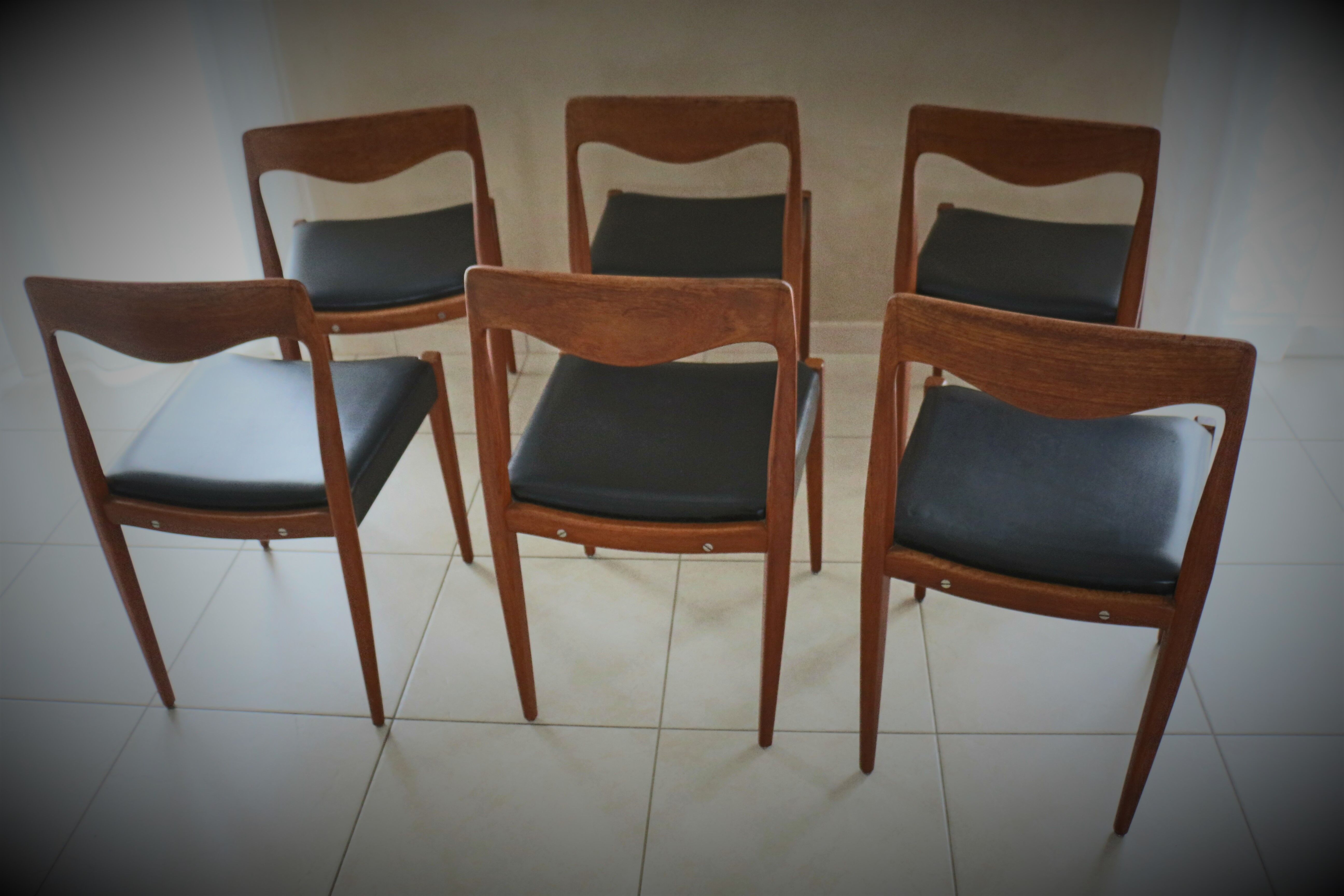 Lot of 6 scandinavian chairs in teak