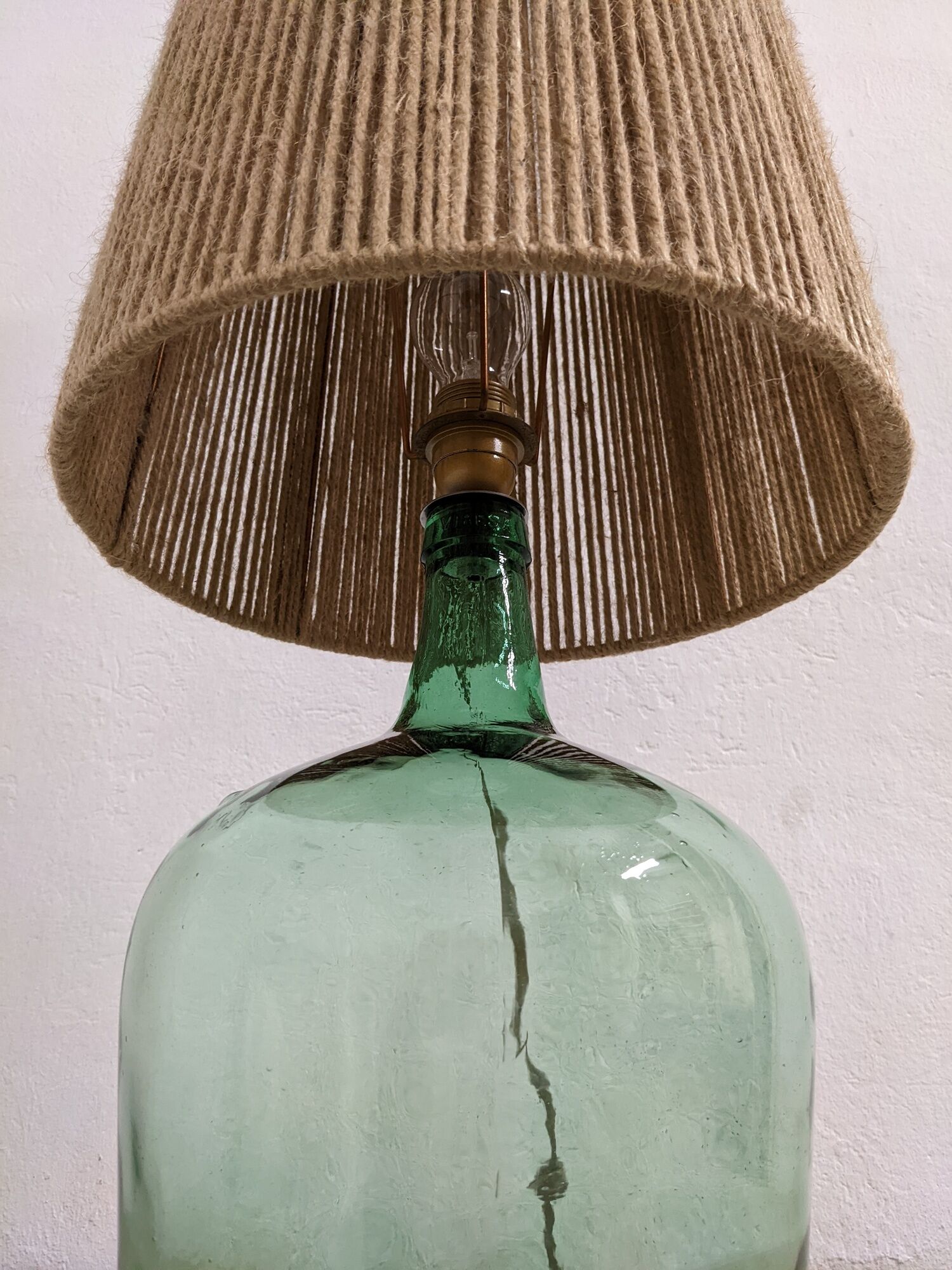 Vintage demijohn lamp in glass and XXL jute rope