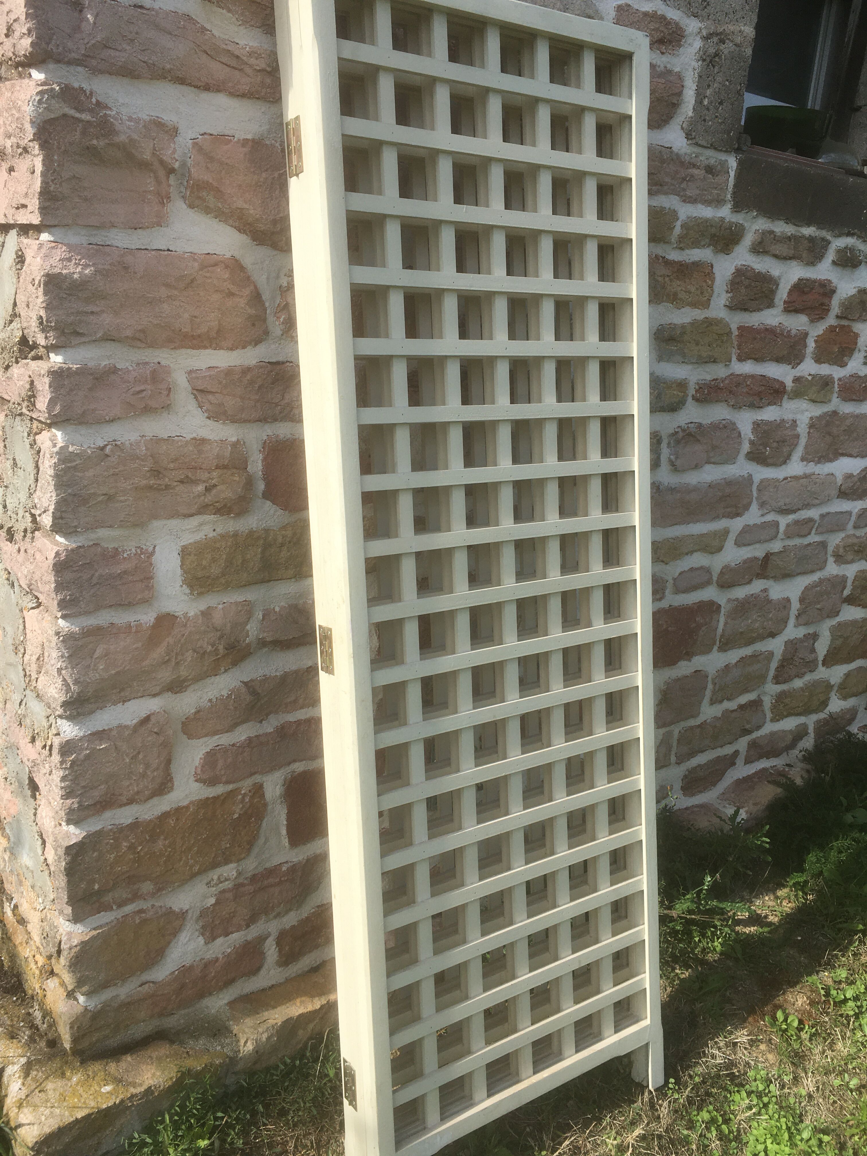 Off-white room divider