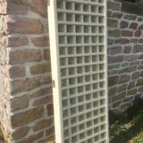 Off-white claustra screen