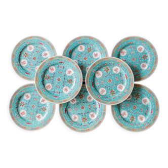 8 traditional Mun Shou plates in porcelain and Chinese enamels