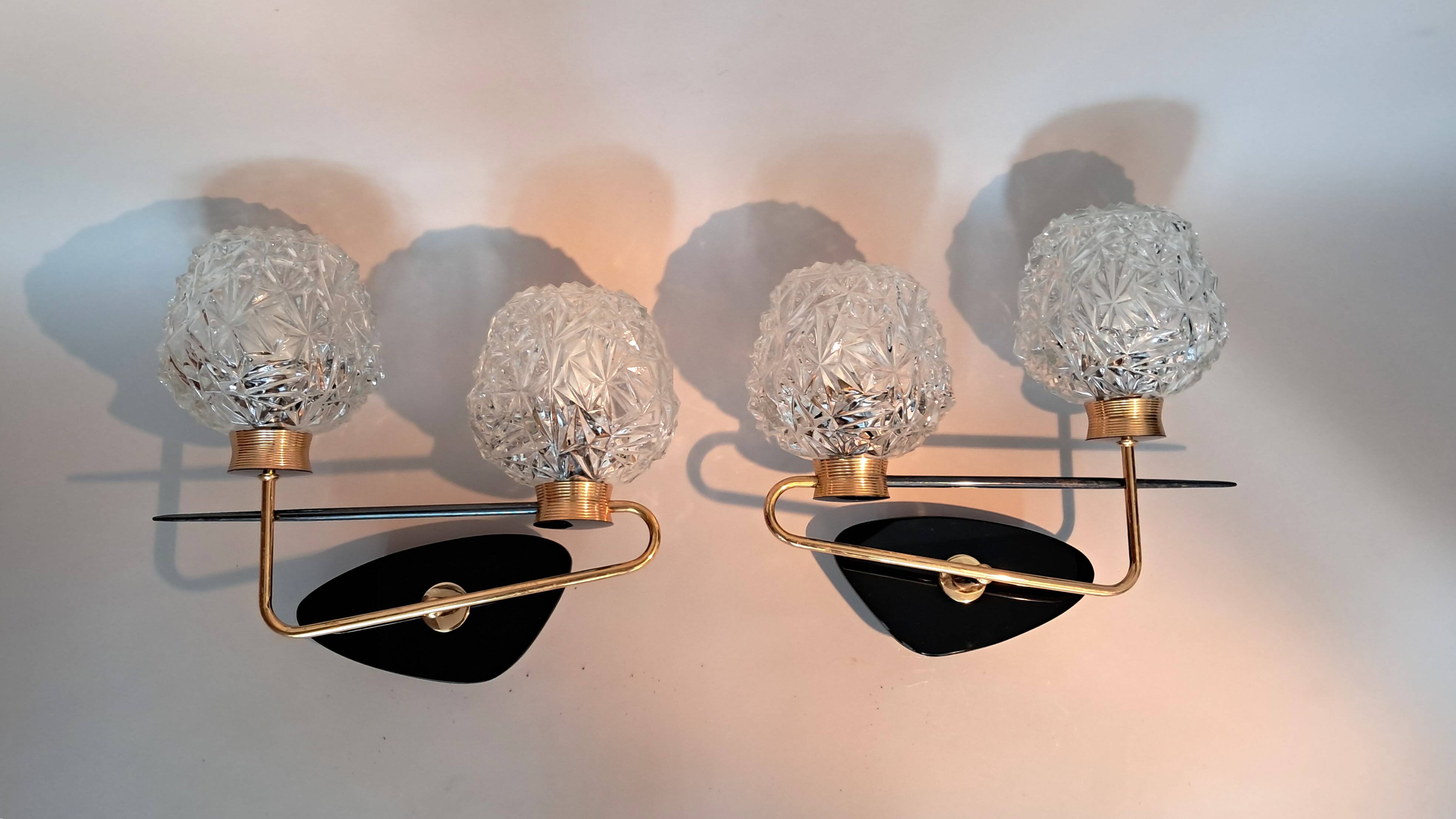 Paire d'appliques en laiton doré  à 2 feux 1950.