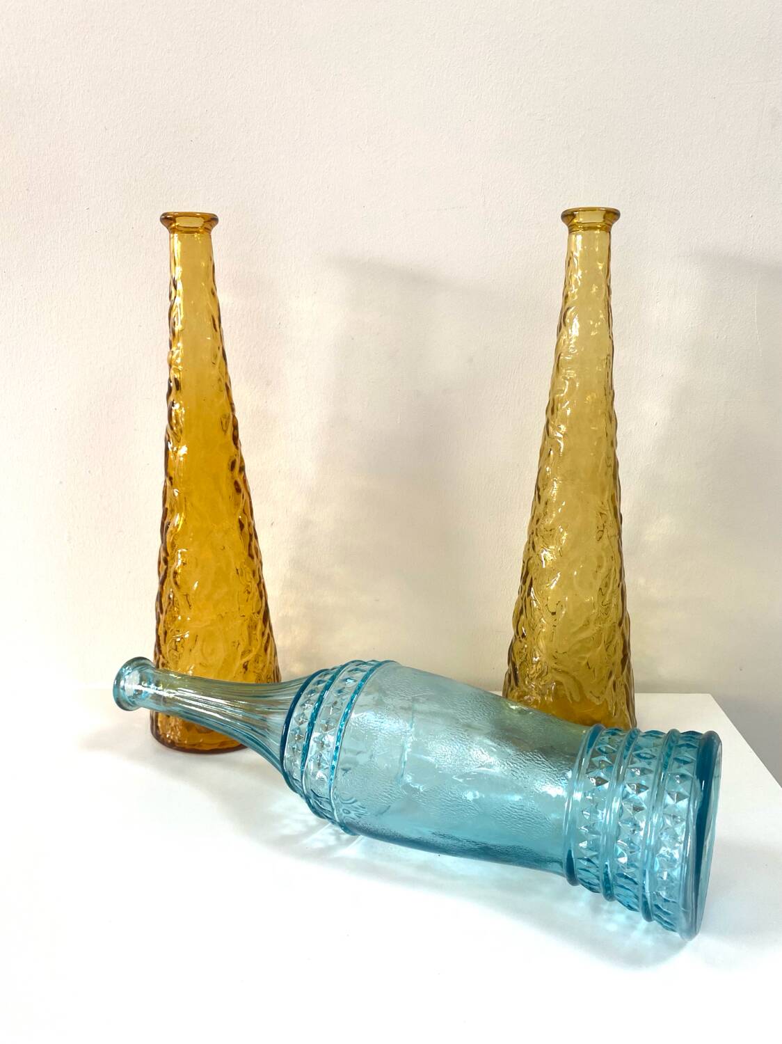 Bouteille en verre d'Empoli bleu, Italie années 60