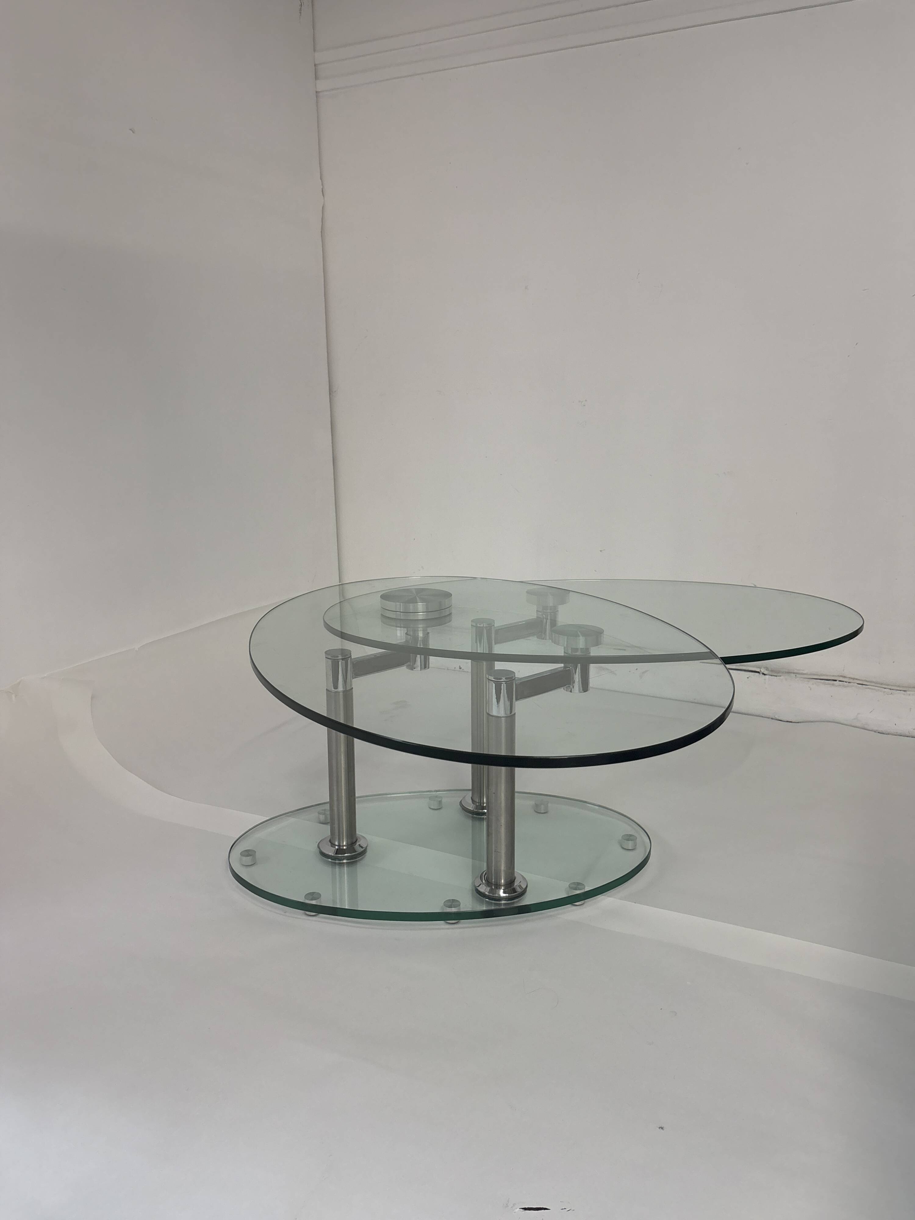 Oval designer coffee table in tempered glass