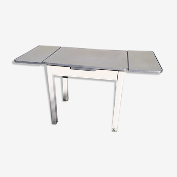 Table in formica