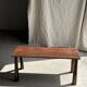 Table basse en teck brun de seconde main indonésienne pieds coniques H37 L8