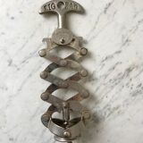 Corkscrew zig zag old