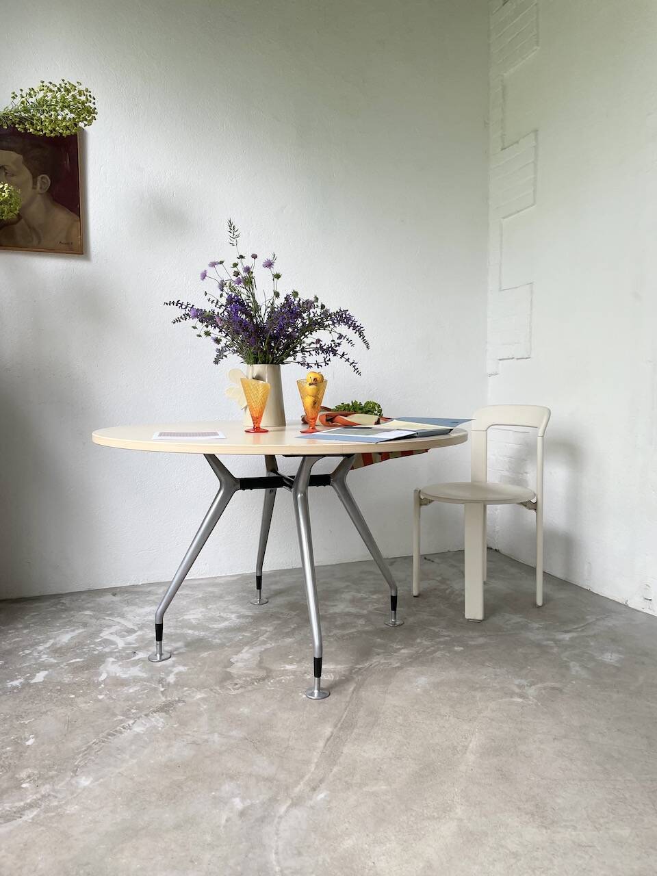 Tecno Nomos Round Table Brushed Metal