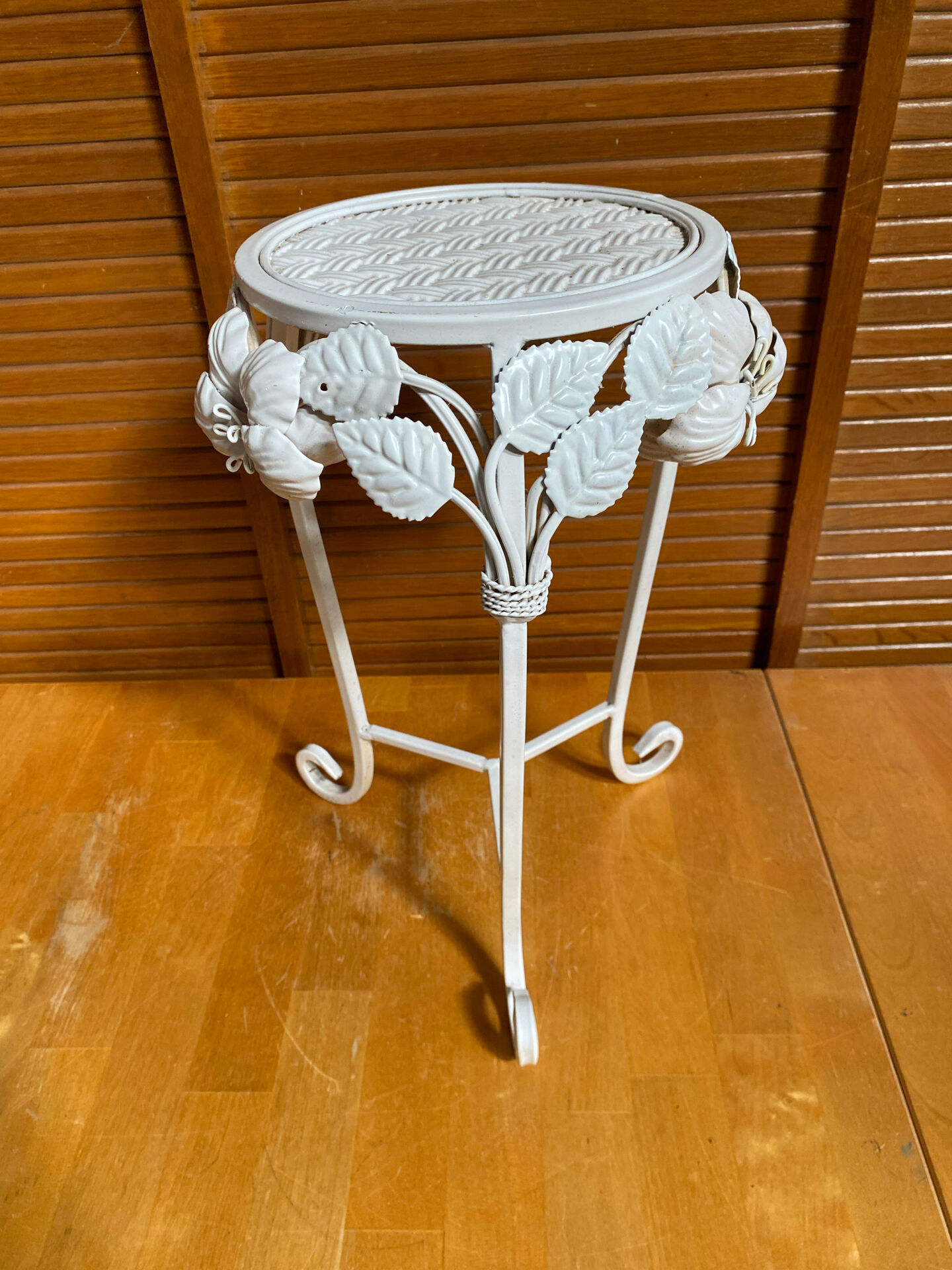 Table Appoint Guéridon Ancien Métal Blanc Décor Fleurs Vintage #E383