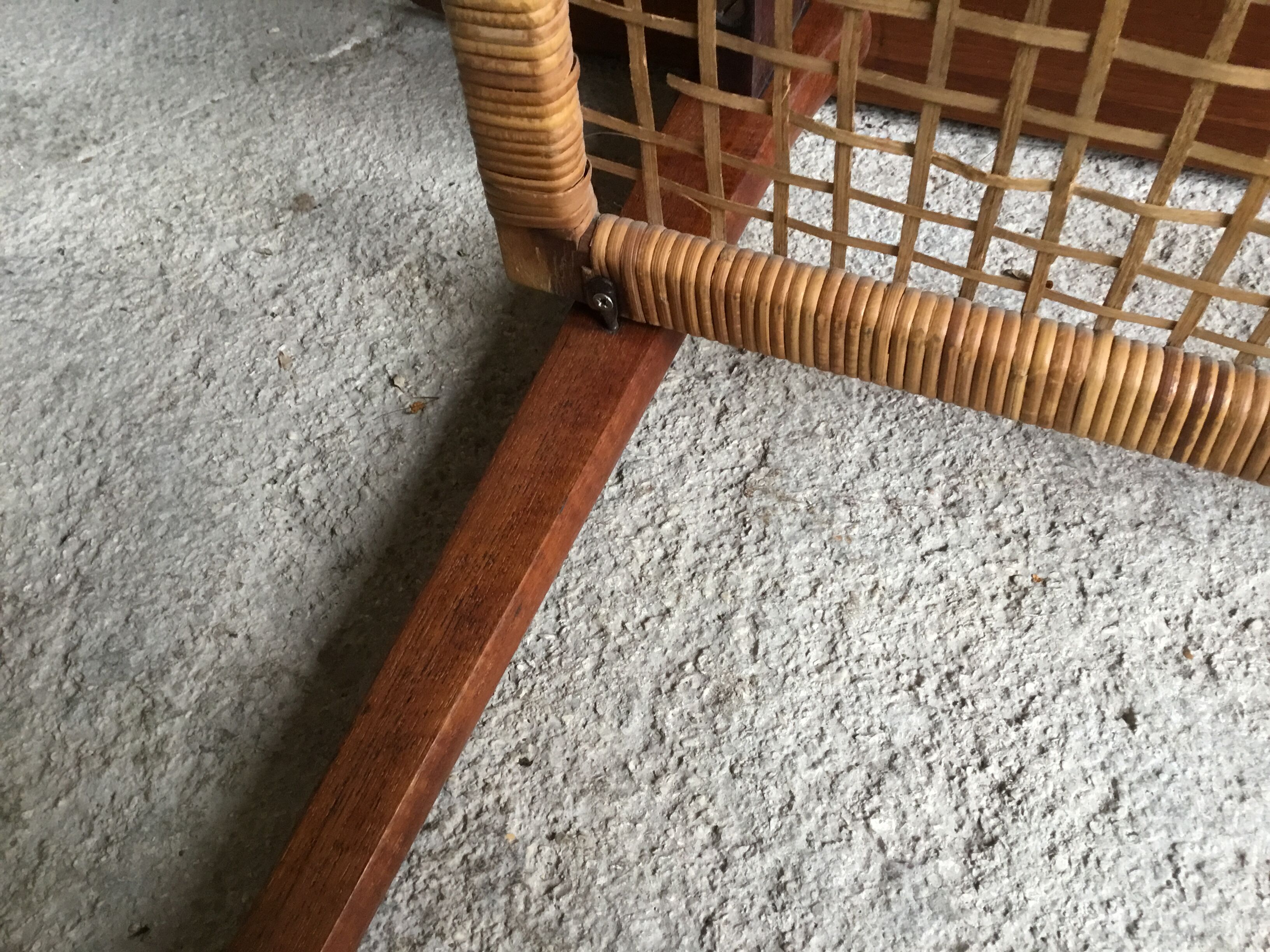 Table basse scandinave en teck mobelintarsia