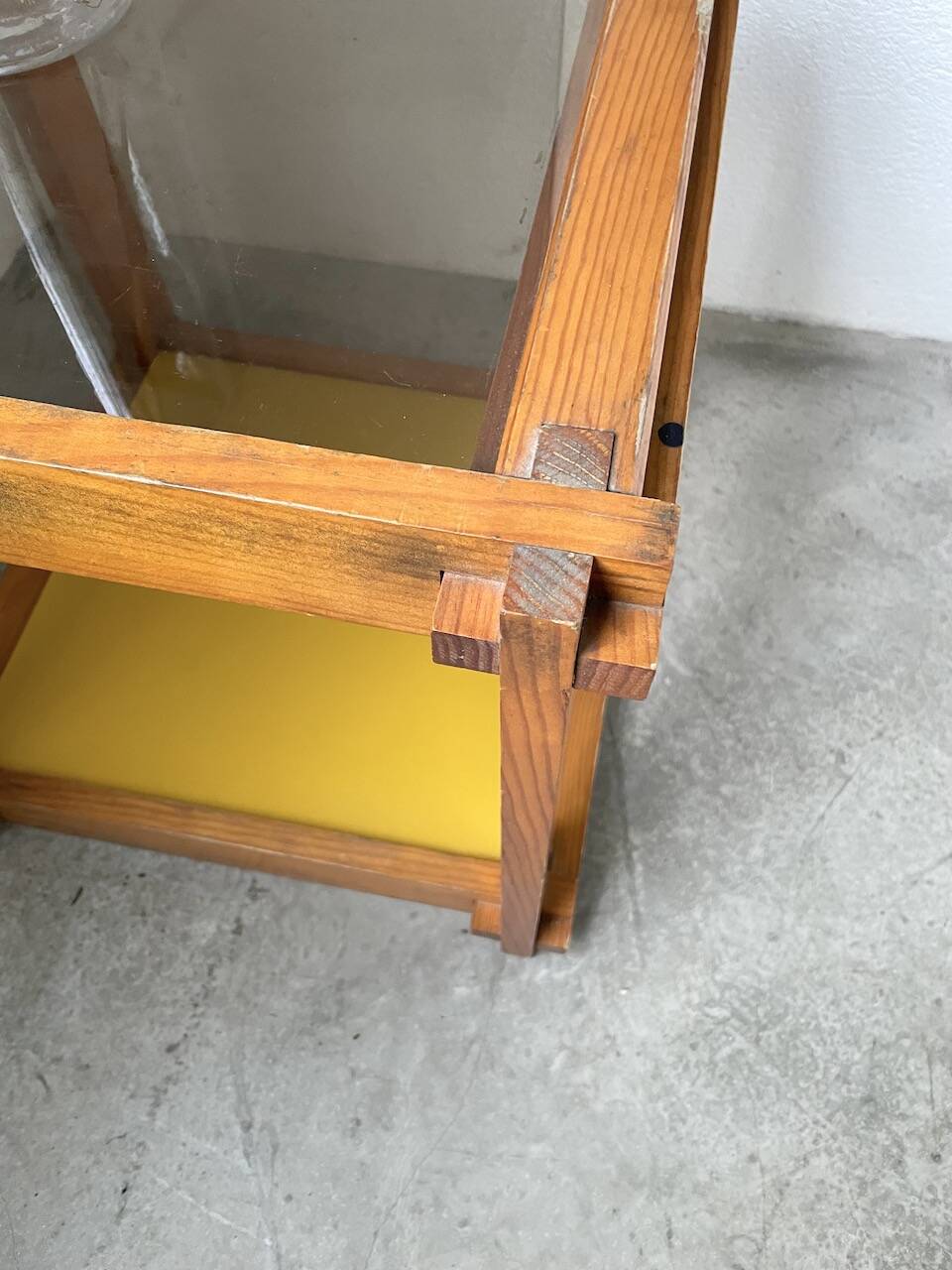 Bedside “cube” side table in pine DLG Regain