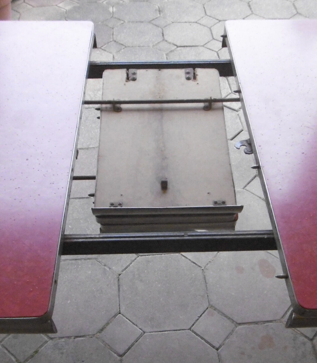 Vintage table of the 60s in red formica and chrome legs