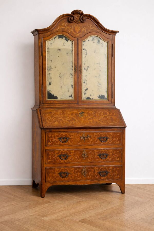 Secrétaire scriban Venitien de style Louis XV marqueté en noyer