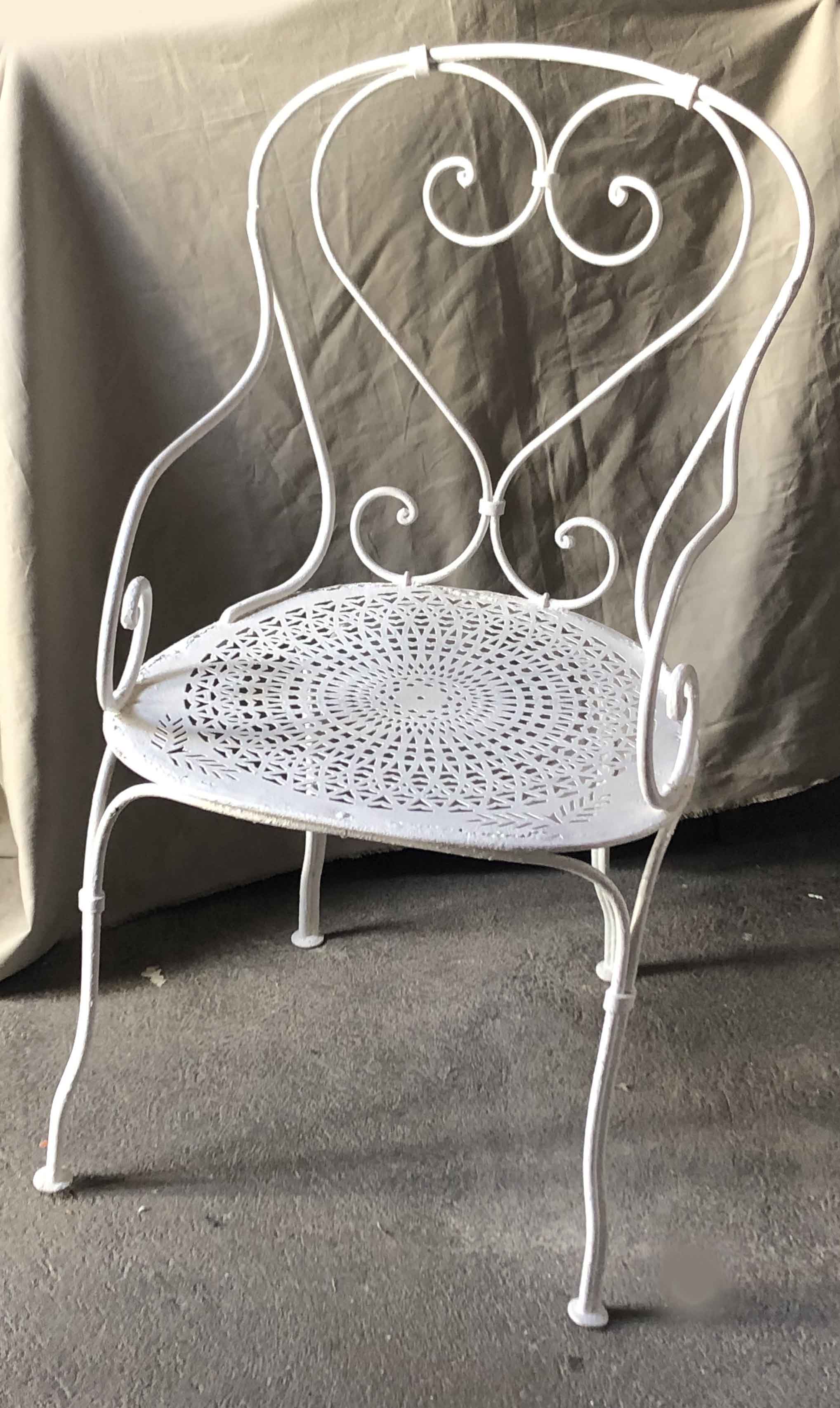 POP UP SEPT 2022 - White wrought iron armchair
