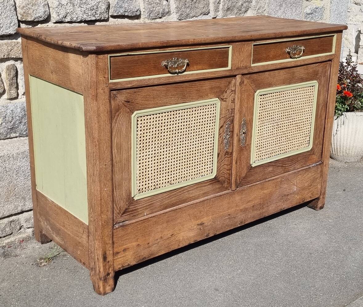 Low country sideboard, solid wood, stylized, late 18th century.
