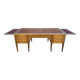 Bureau plat double de style Louis XVI en acajou à 8 pieds