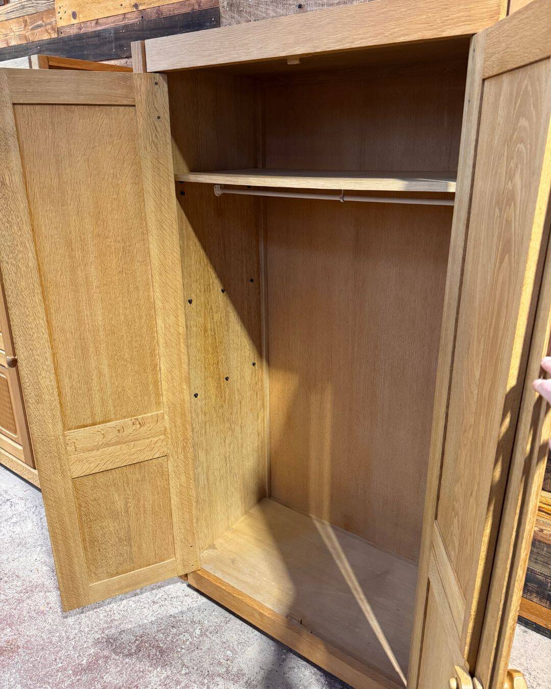 Two-door oak wardrobe - Guillerme & Chambron