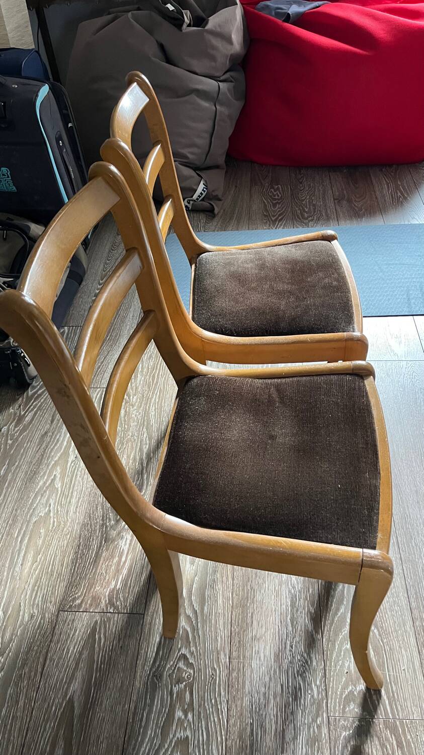 Set of 2 vintage 1950s solid wood chairs – Scandinavian style
