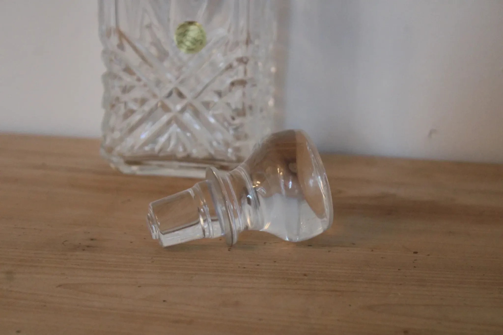 Vintage whisky carafe by Cristal d’Arques with geometric design and stopper – H 26 cm