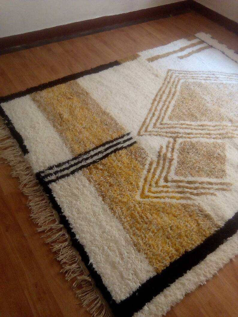 Handmade Moroccan rug, Berber wool rug 150/250 cm.