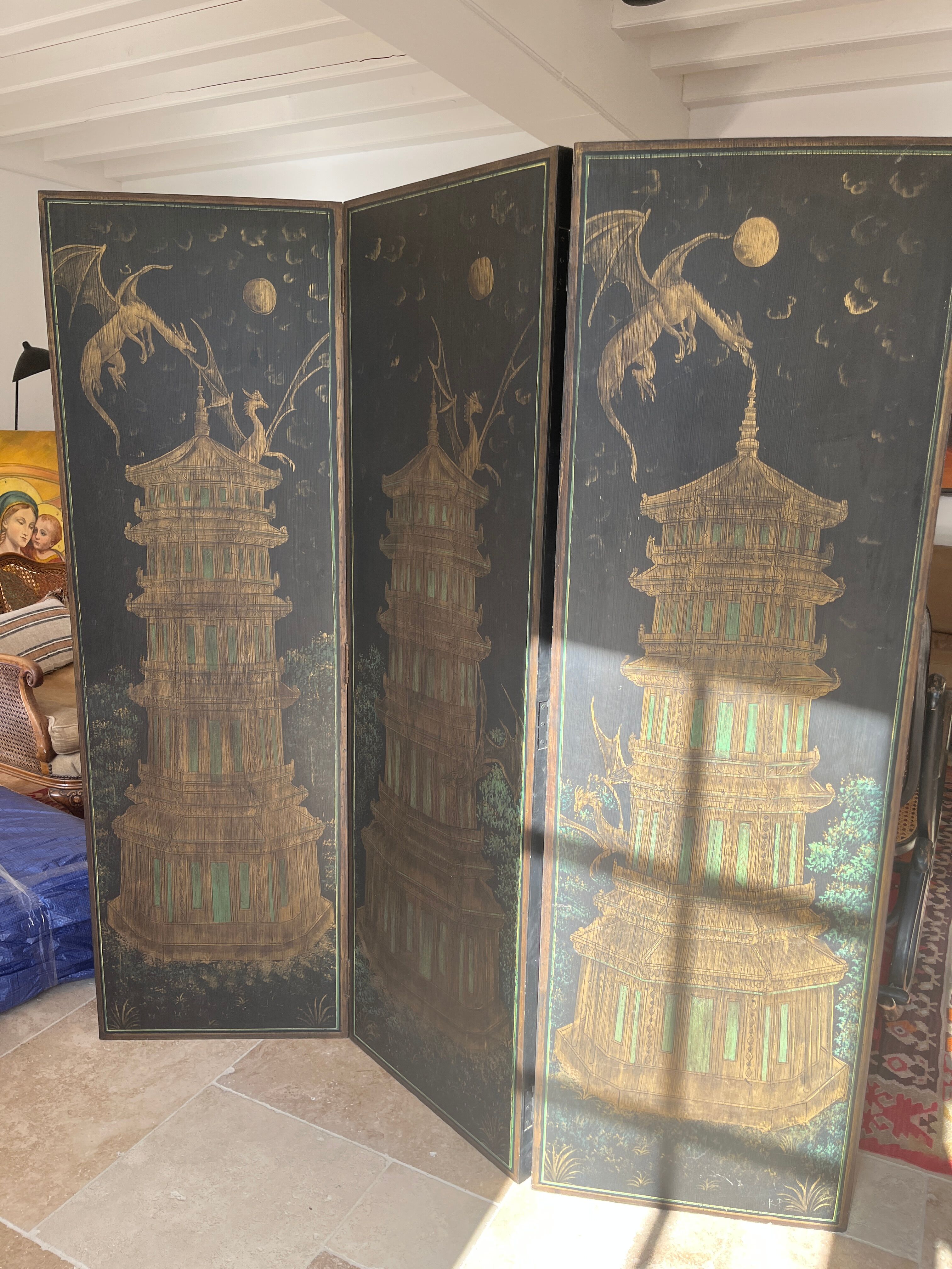 Three-leaf wooden screen