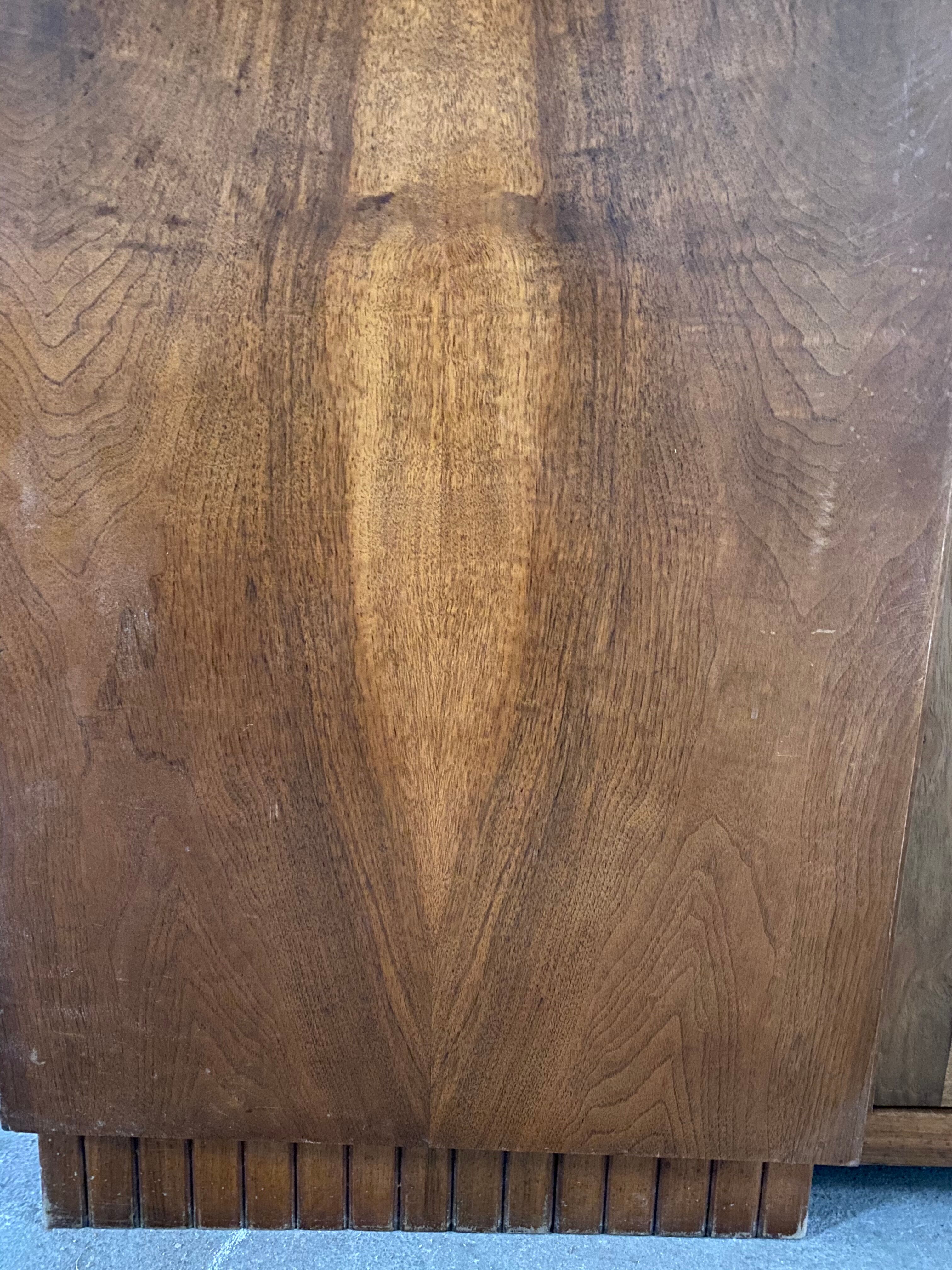Art Deco 1930 walnut cabinet