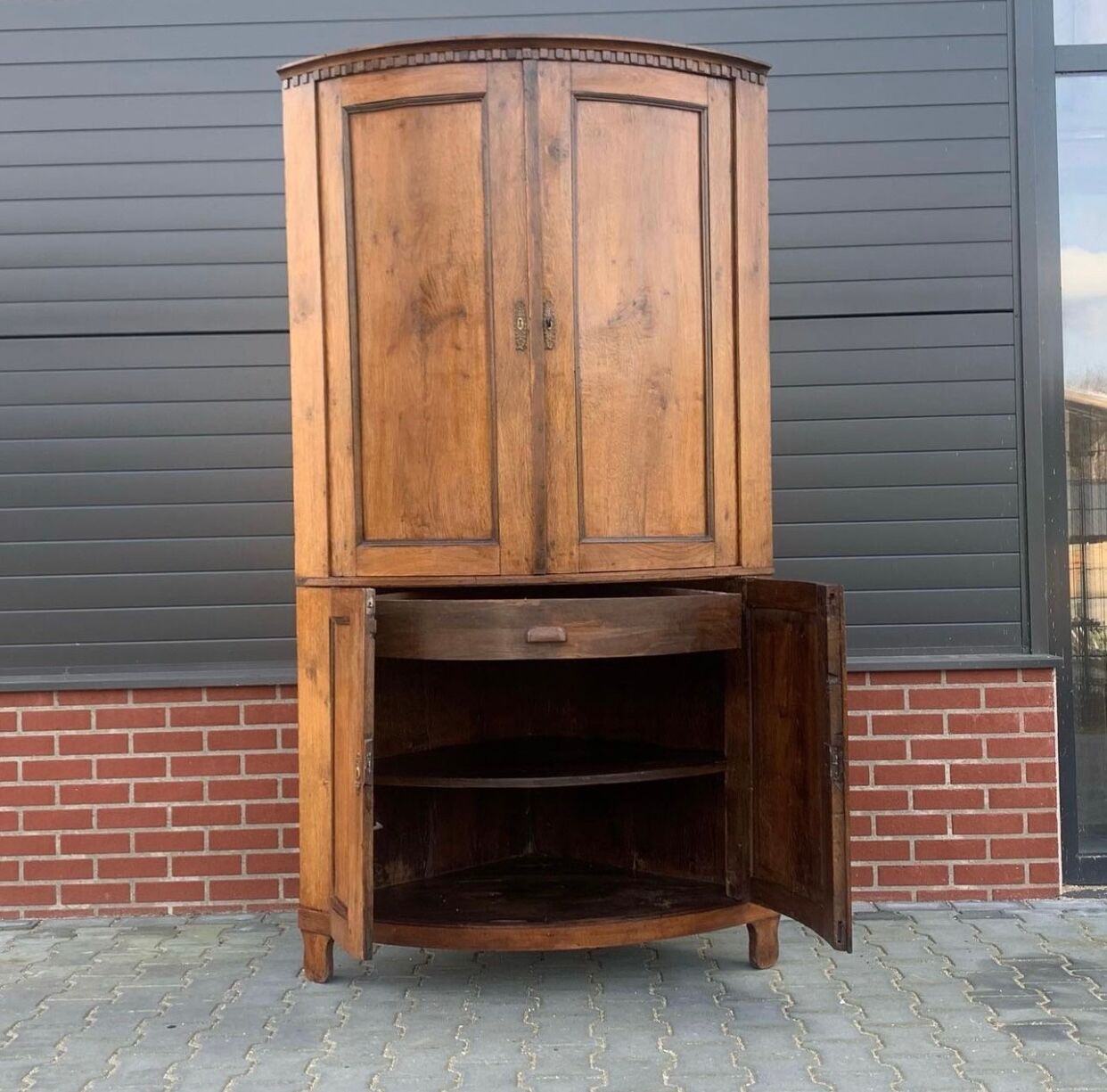 Louis Seize Oak corner cabinet with a quarter curved front