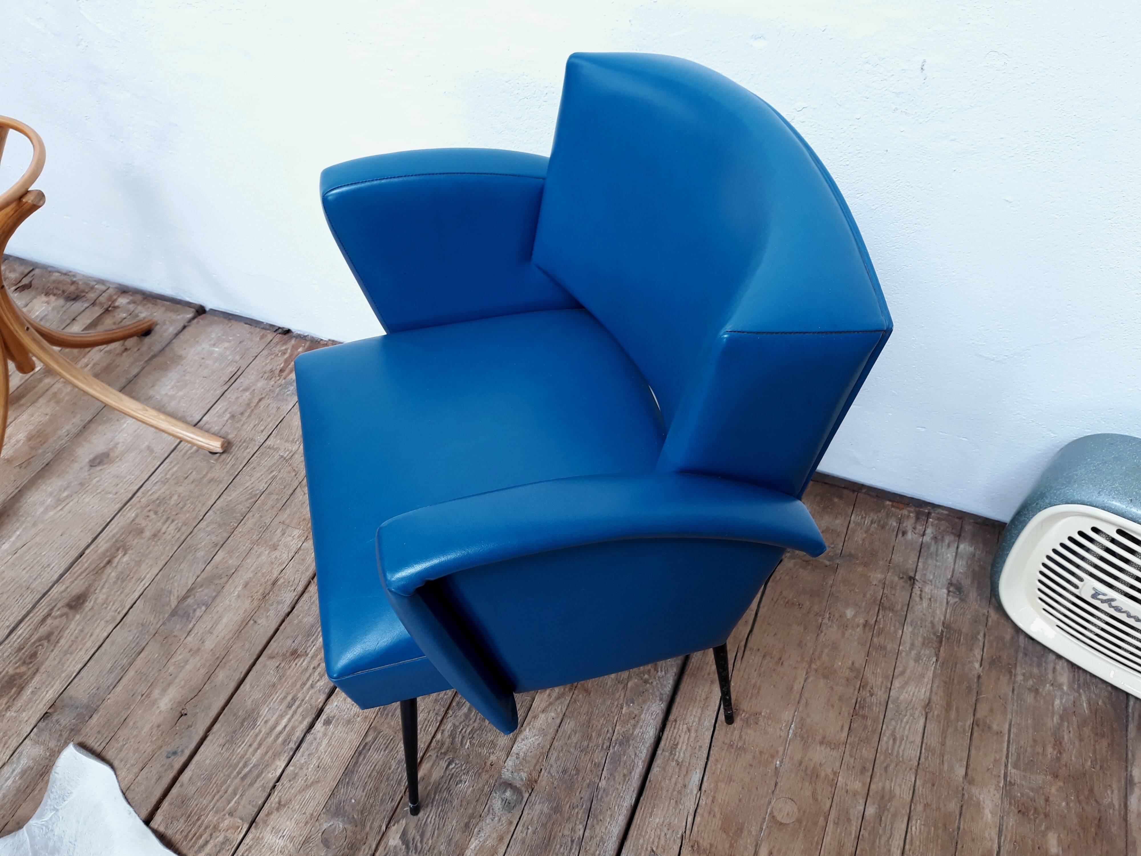 Fauteuil vintage en skaï et pieds métal