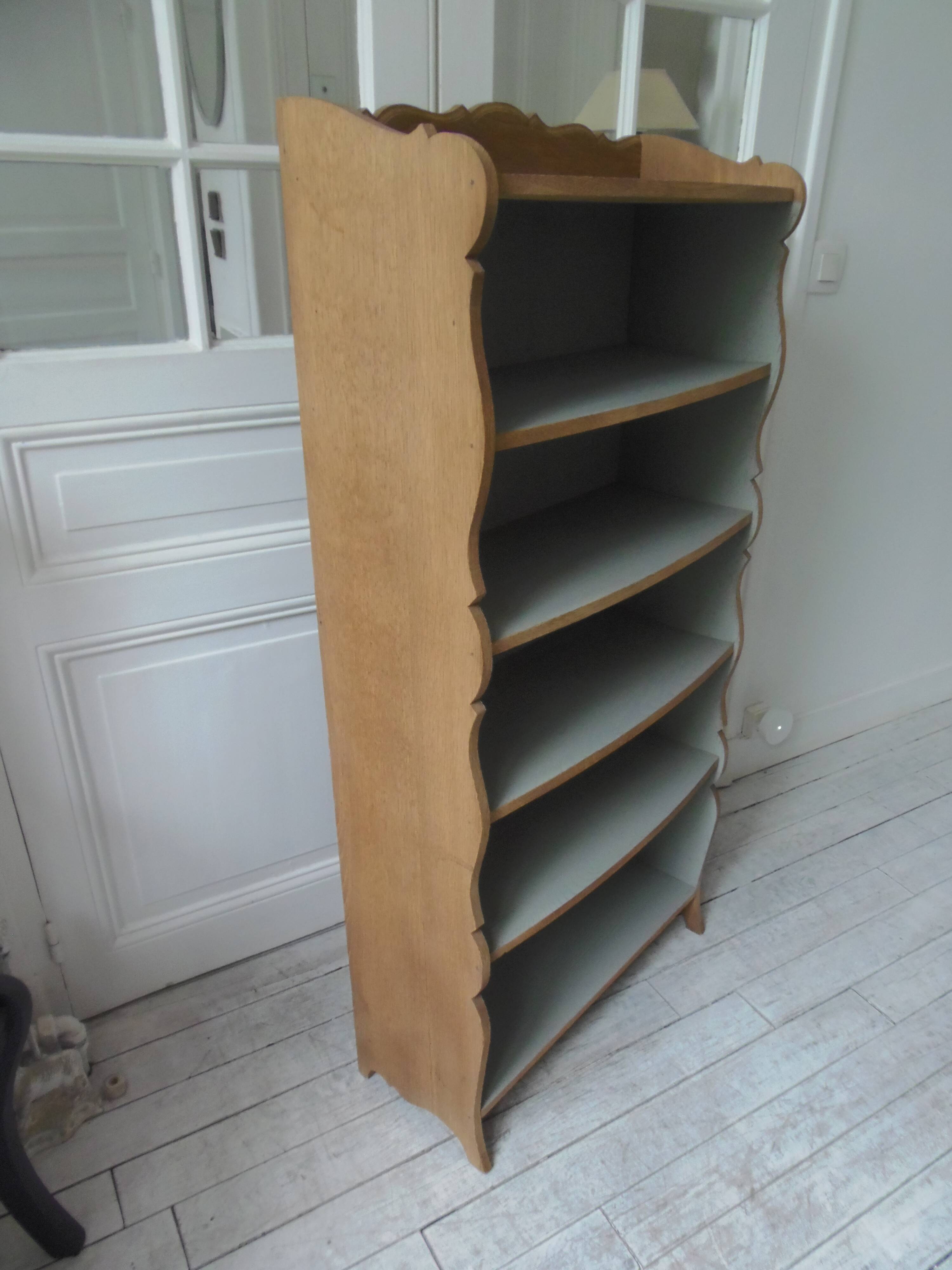 Small vintage bookcase, 5 fixed shelves, interior sublimated in verdigris, waxed finish.