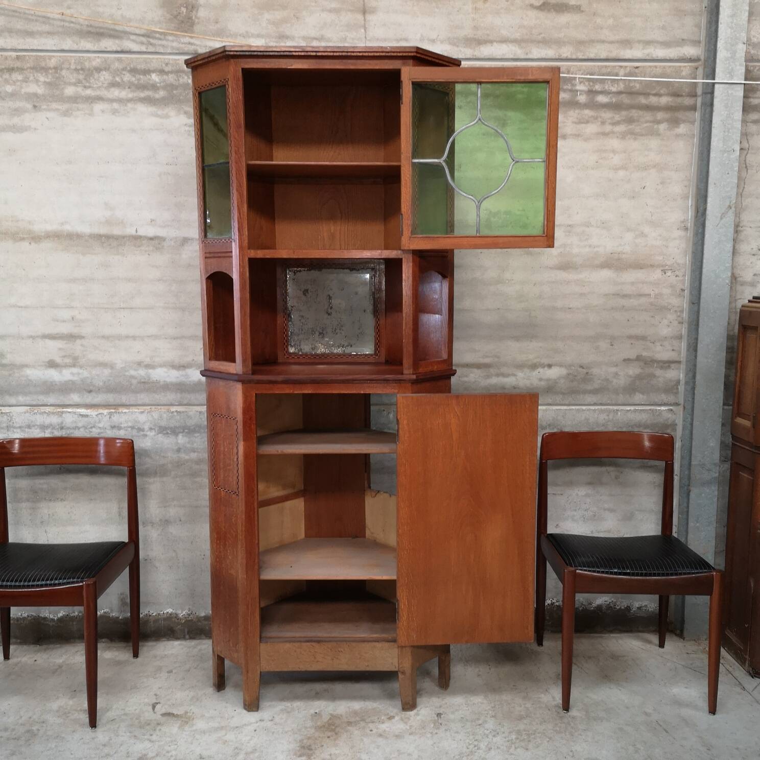 Corner cabinet oak art craft art nouveau 1920