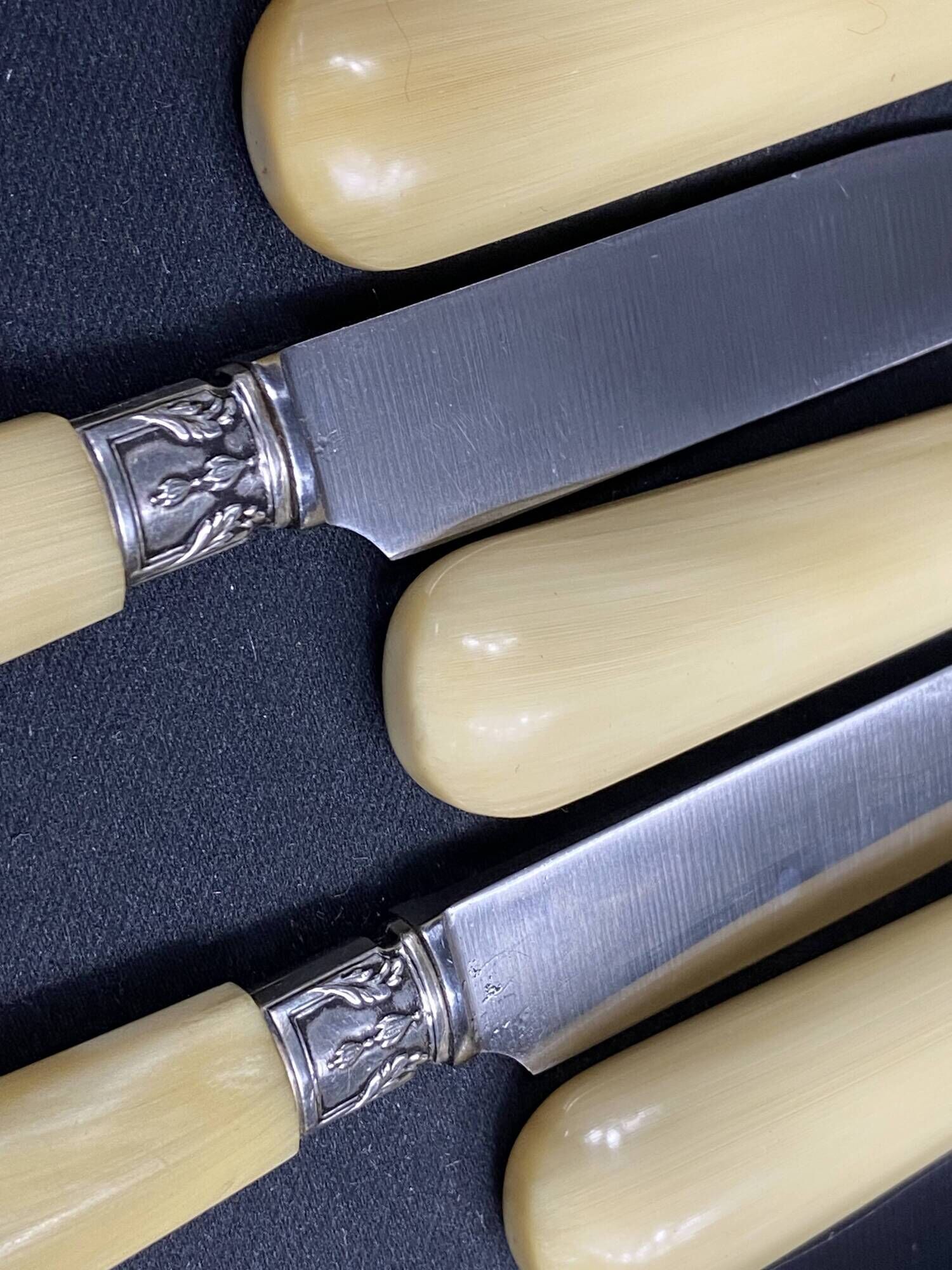 Set of 12 dessert knives with stainless steel blade and silver ferrule Régence
