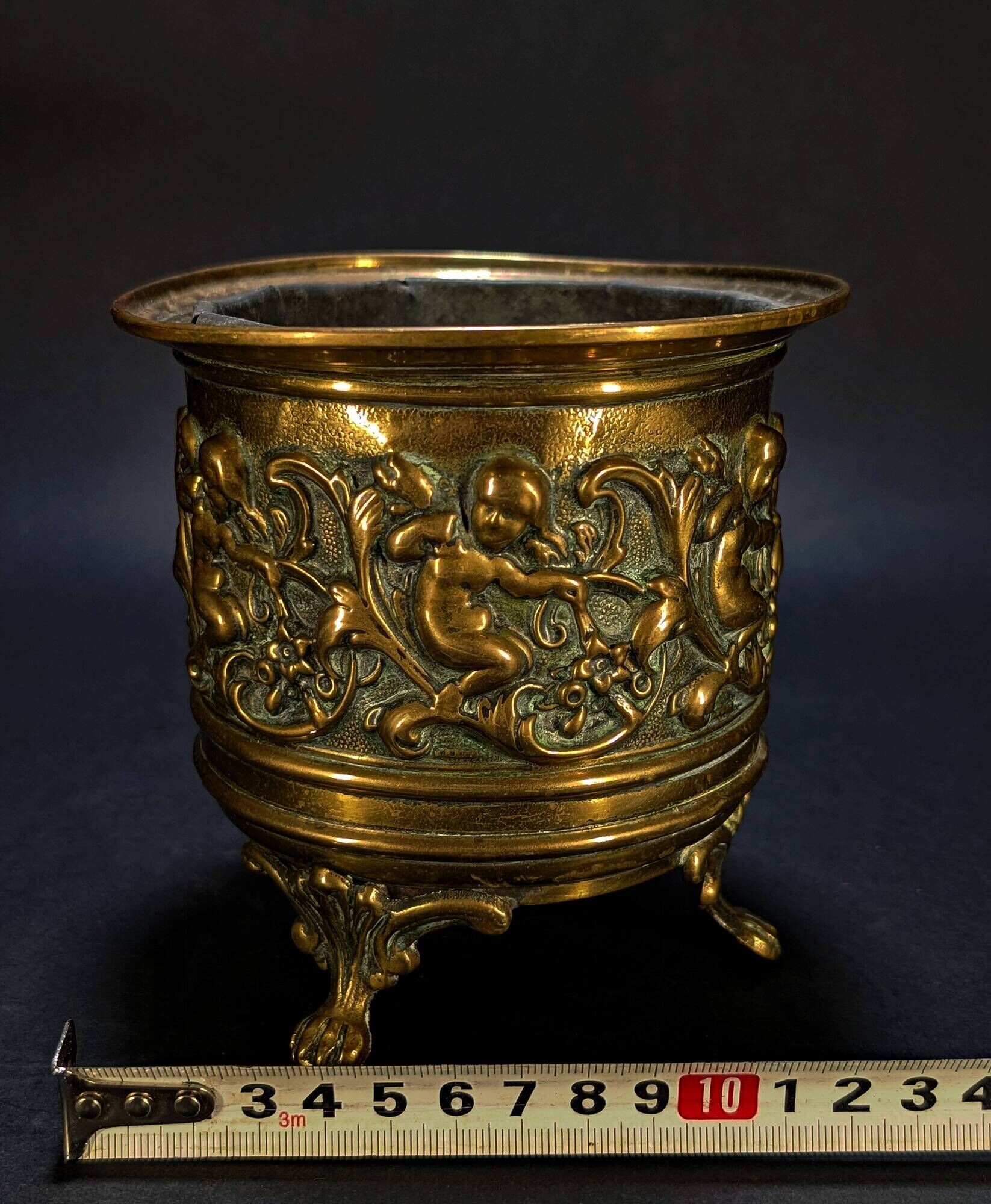 Small brass jardinière from the Napoléon III period.