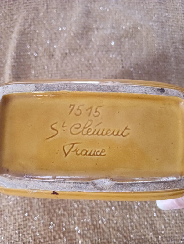 Pichet Saint Clément France en barbotine jaune moutarde