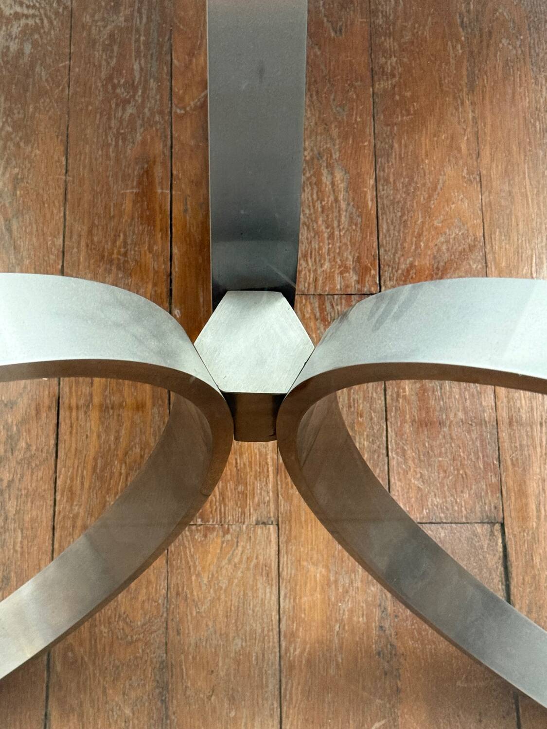 Table ronde en verre et acier, années 70