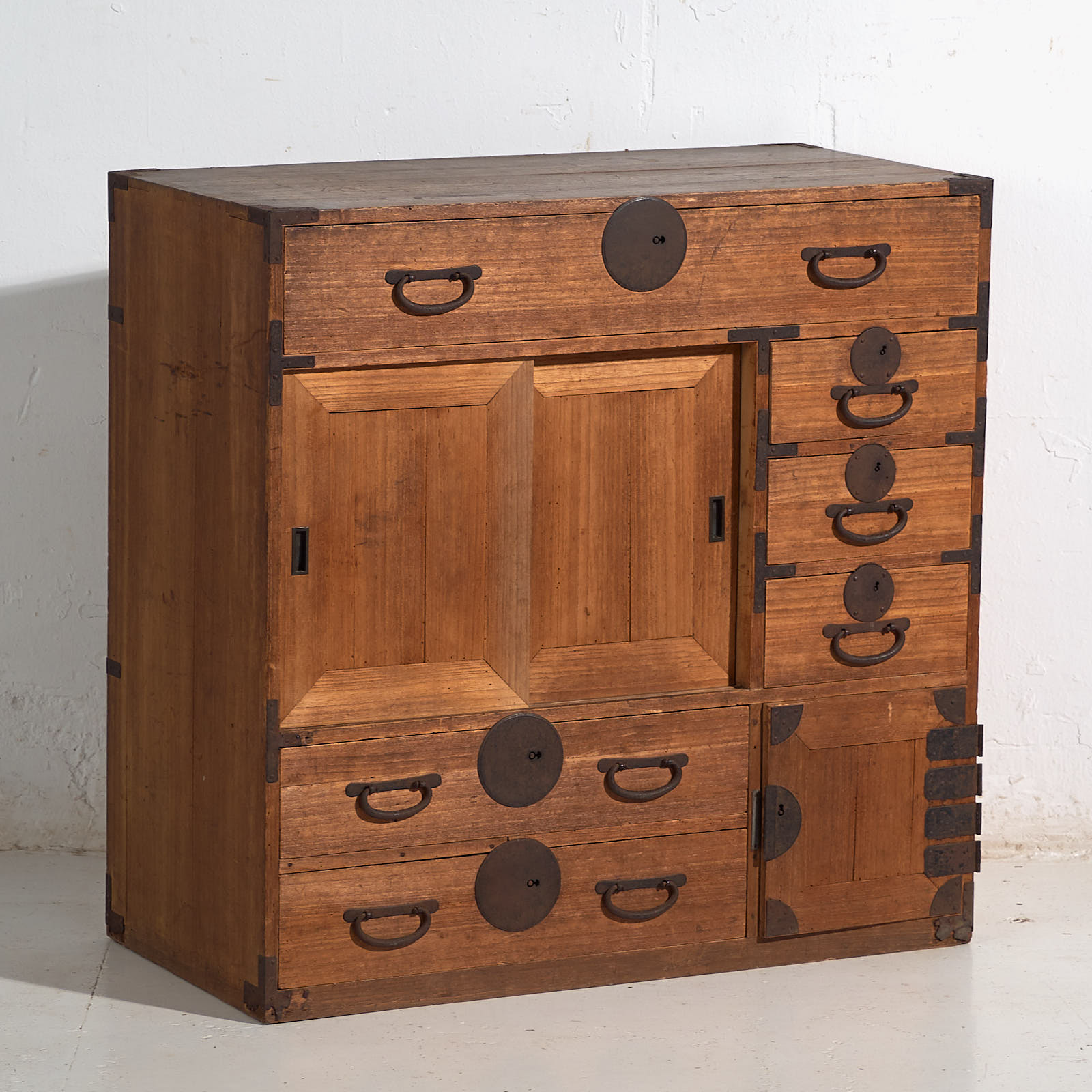 Antique storage furniture – Meiji / Taishō period (c.1868-1926) #98