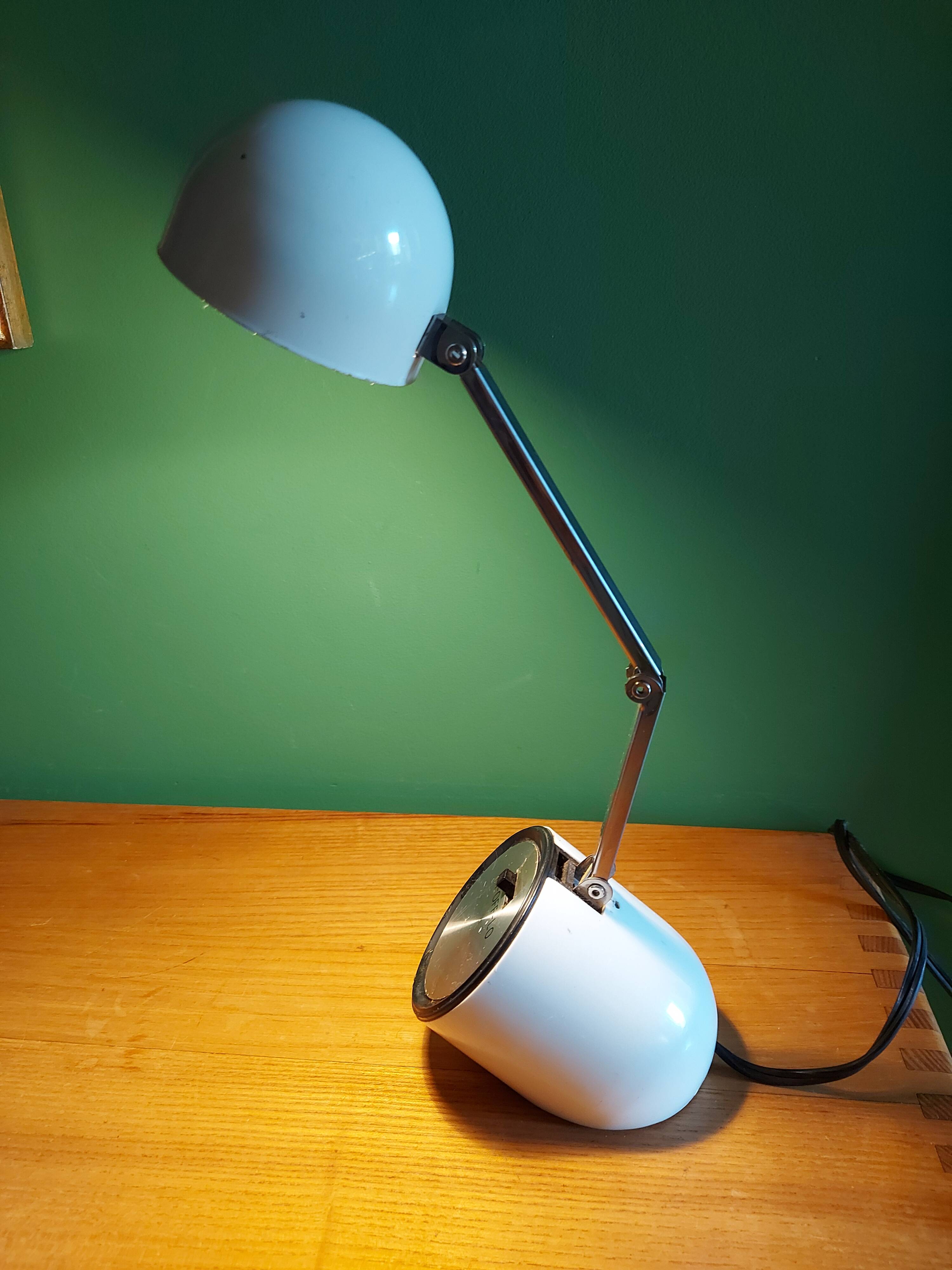 Well-lite vintage lamp