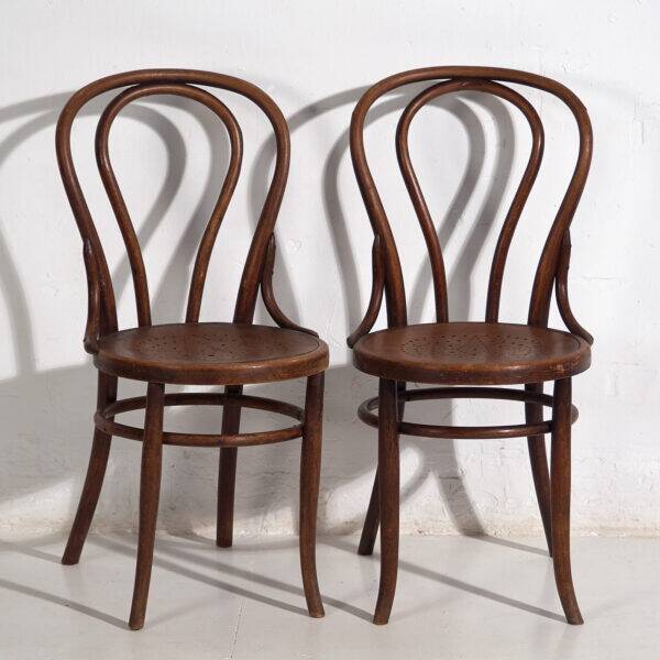 Pair of antique Viennese chairs (c. 1920). Set of 2, no. 2