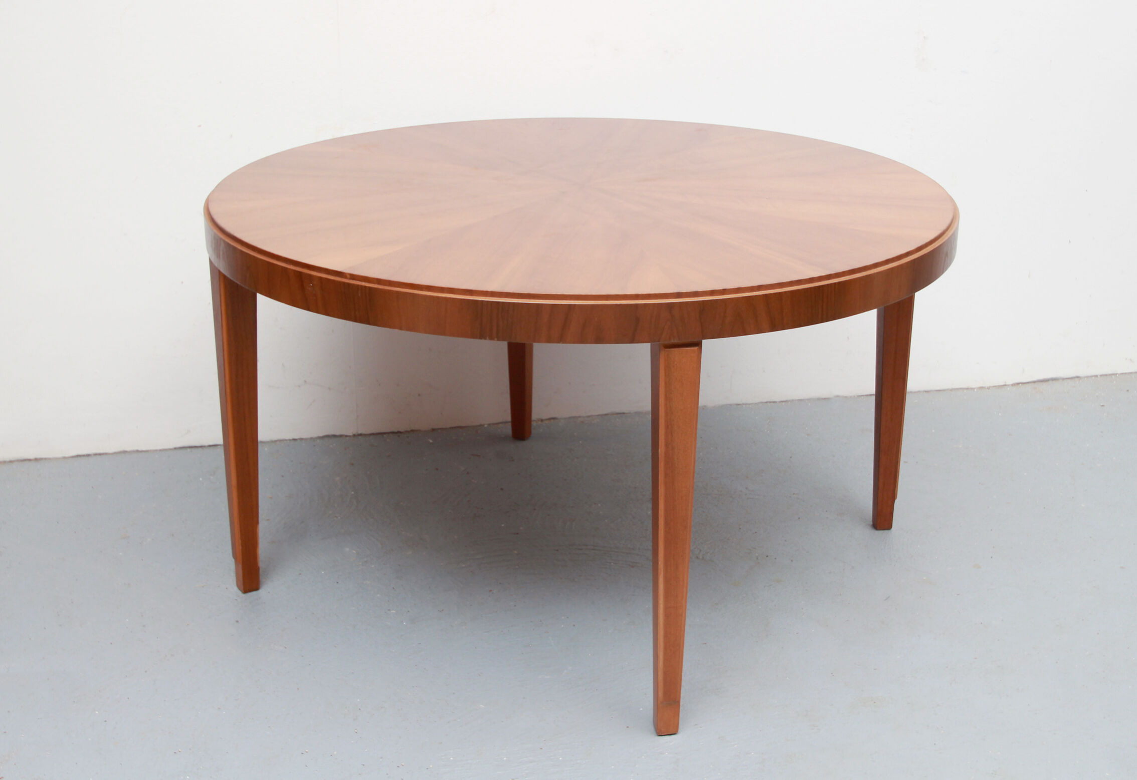 1950s round coffeetable in walnut