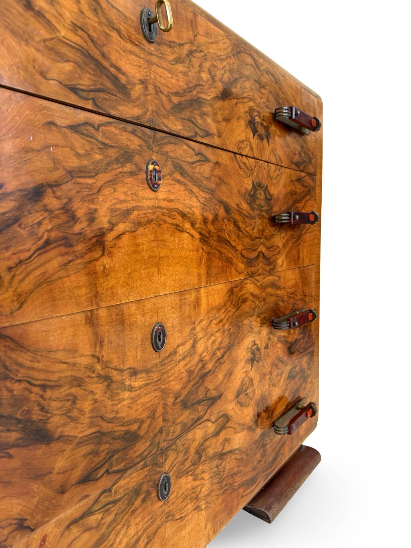 Walnut burl commode, Italian Art Deco, 1940s.
