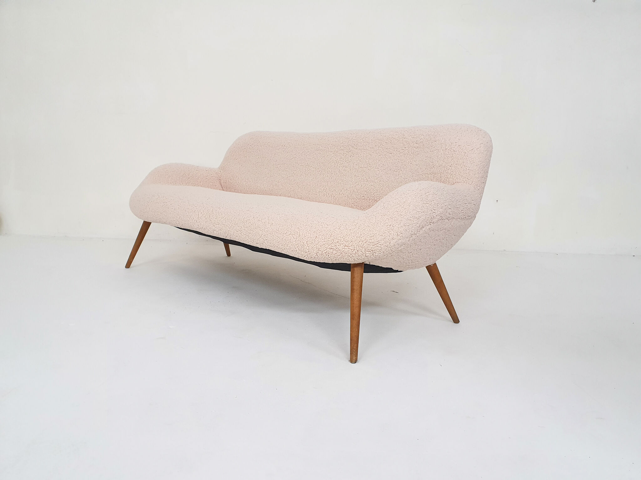 Canapé scandinave en laine bouclée, Danemark années 1960