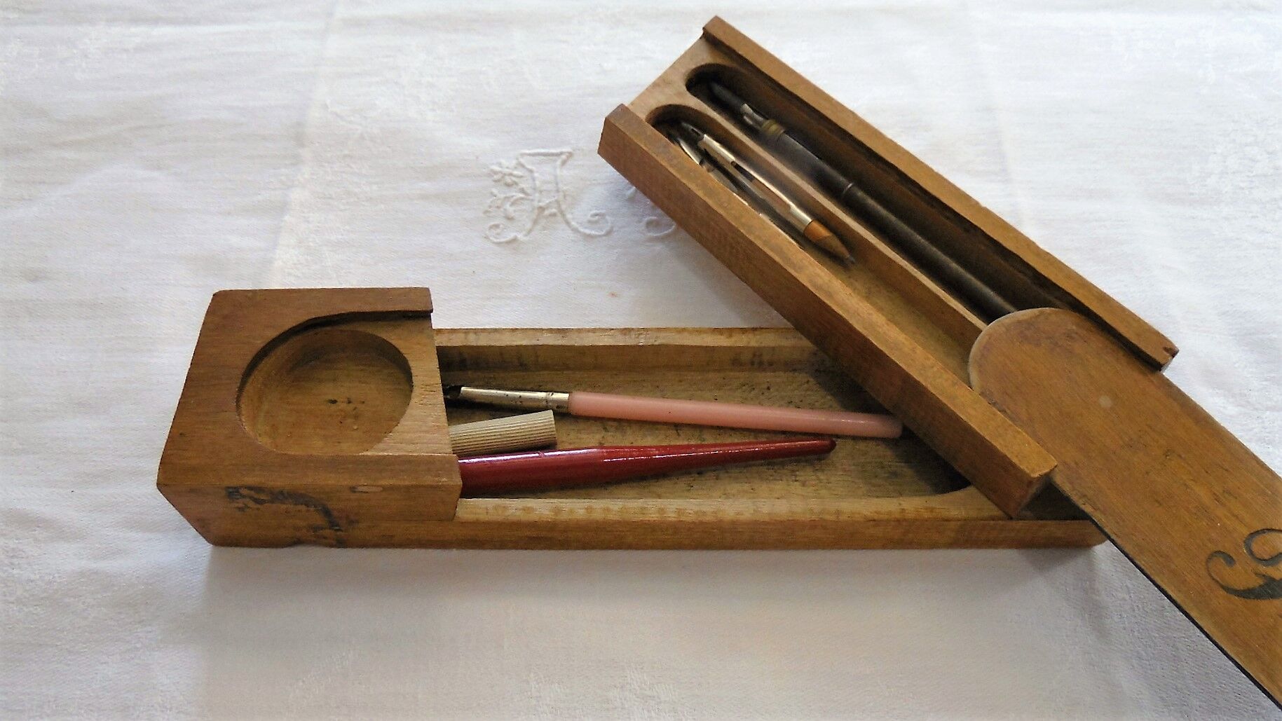 Ancien Plumier en bois et ses accessoires Selency