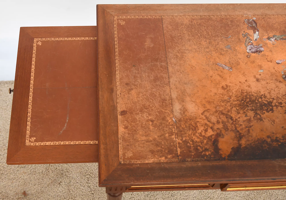 Bureau plat de style Louis XVI