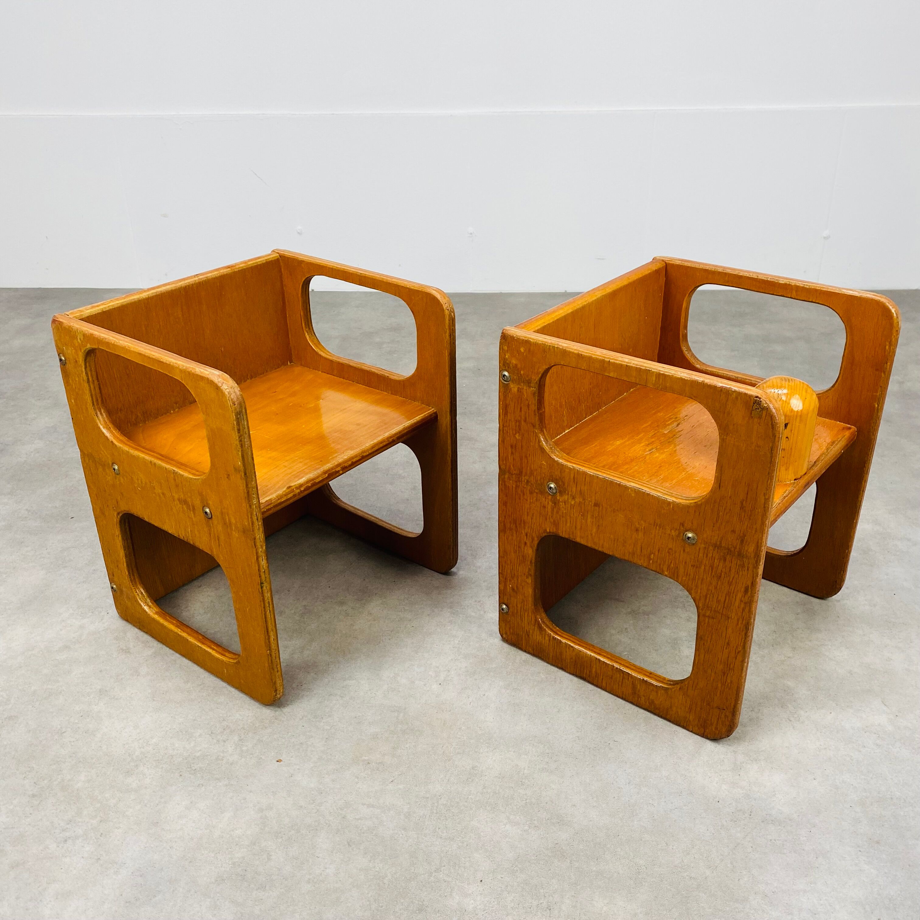 2 modular wooden children's chairs