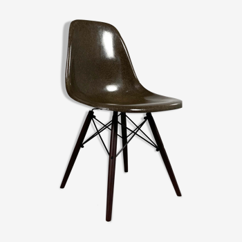 Chaise DSW Chocolat par Charles & Ray Eames pour Herman Miller, 1980