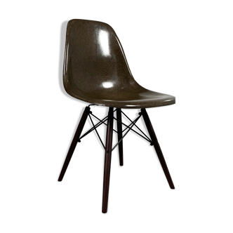 Chaise DSW Chocolat par Charles & Ray Eames pour Herman Miller, 1980