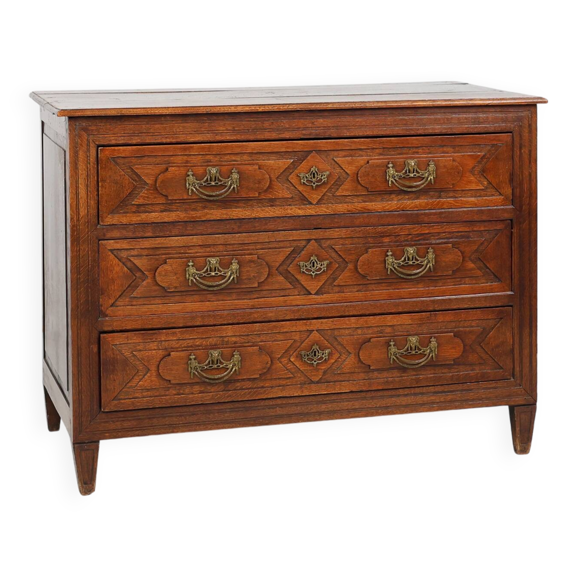 Antique hand crafted en carved chest of drawers in oak, ca. 1800